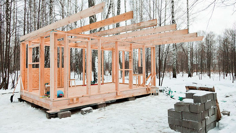 строительство каркасного дома зимой